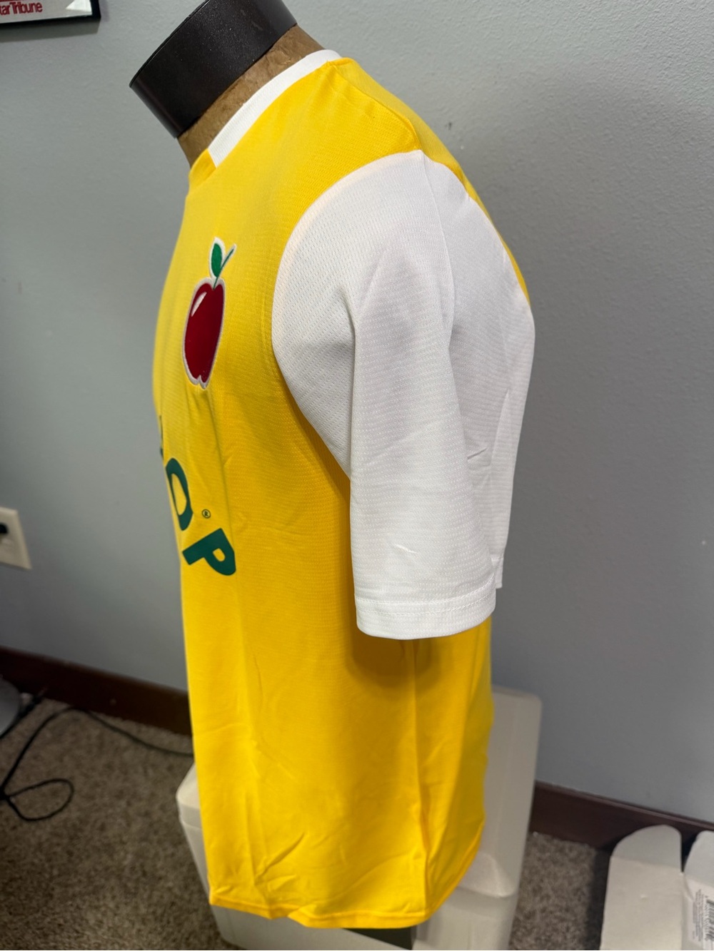 Umbro Mens Large Yellow & White Olipop Graphic Soccer Jersey NWOT - Picture 2 of 5
